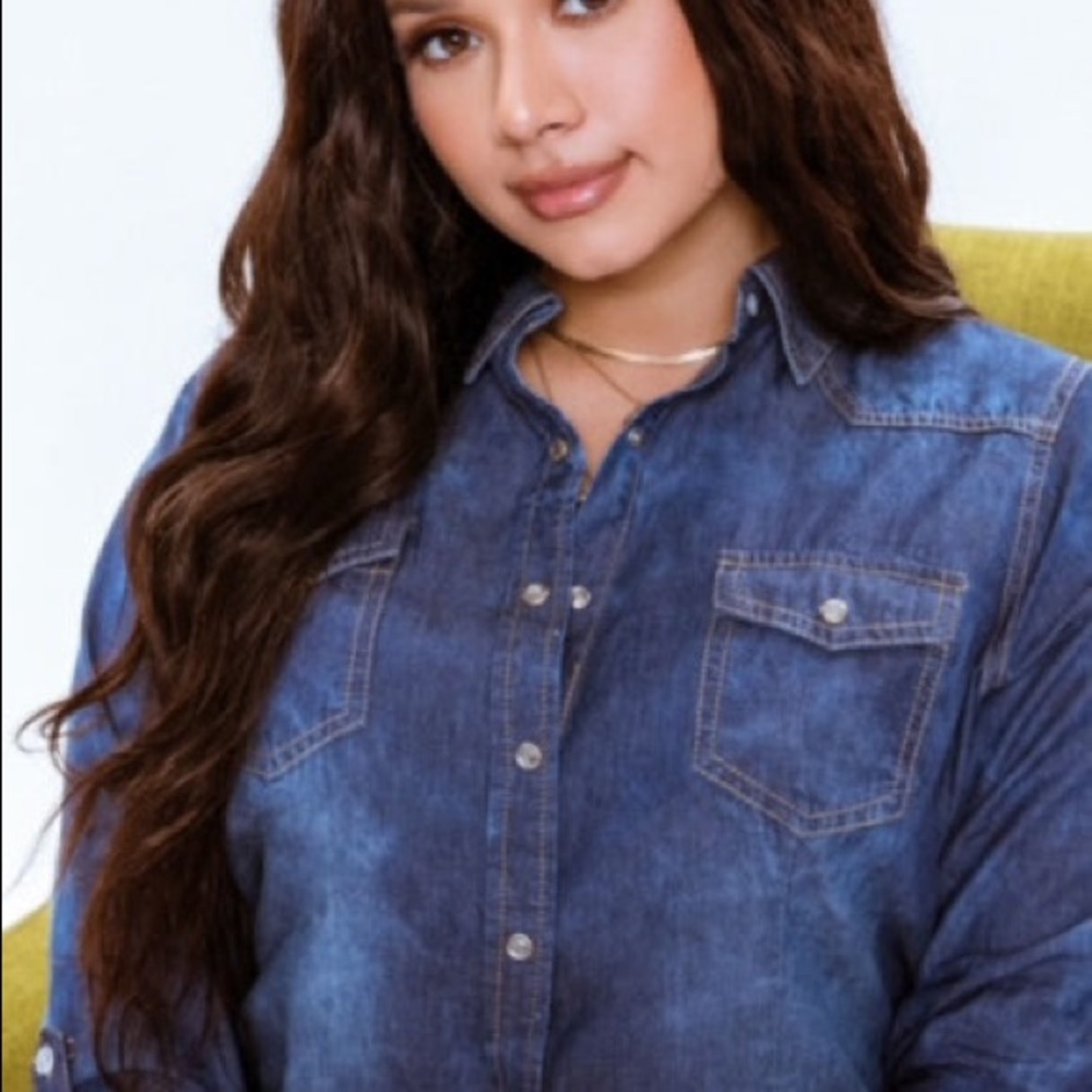 NWT Plus Size Chambray Denim Top